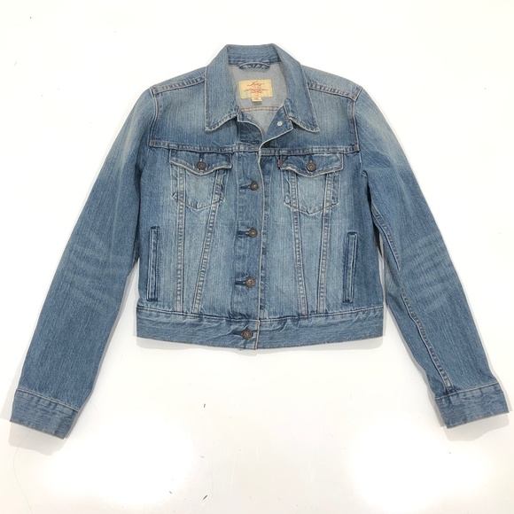 Levi's Jackets & Blazers - Levis Women's denim jacket size Medium Blue
